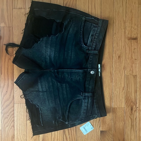 NWT BLACK DENIM FREE PEOPLE DISTRESSED JEAN SHORTS! - Picture 1 of 11